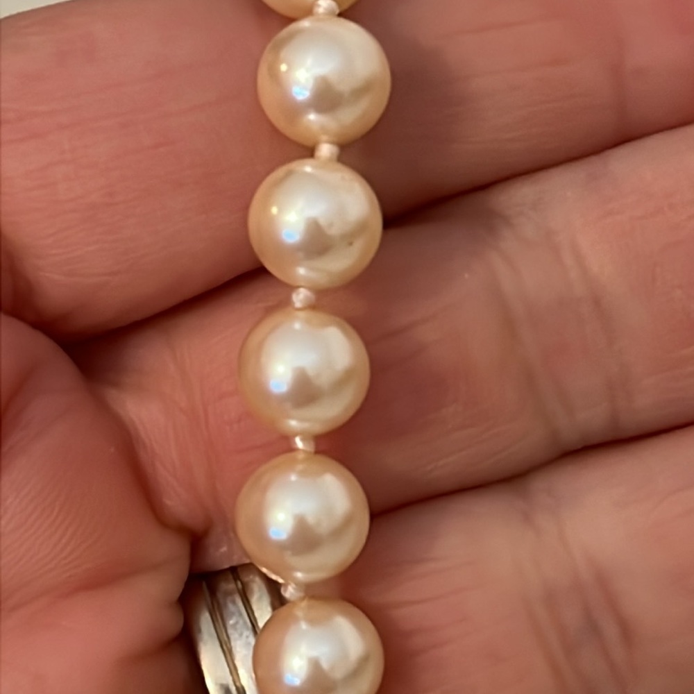 Signed hand knotted Marvella 24” pearl strand necklace - Picture 2 of 3